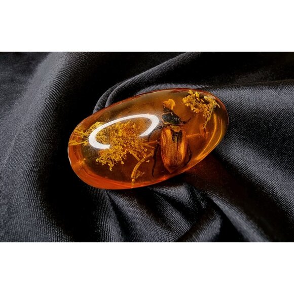 Vintage Amber Resin Brooch With Beetle & Floral Inclusion - Oval Shape Pin For C - Picture 3 of 5